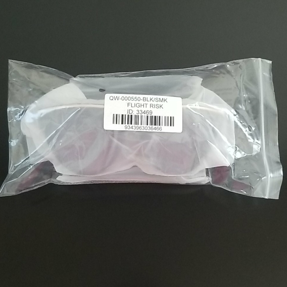 Quay Australia Flight Risk Sunglasses Black/Smoke - Picture 11 of 11